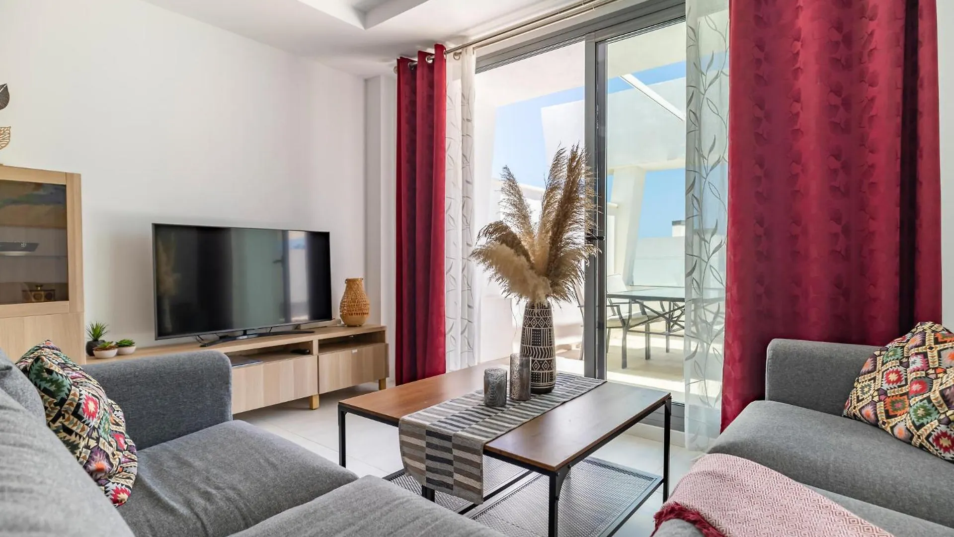 Stunning Apartment In Estepona With Wifi 0*,