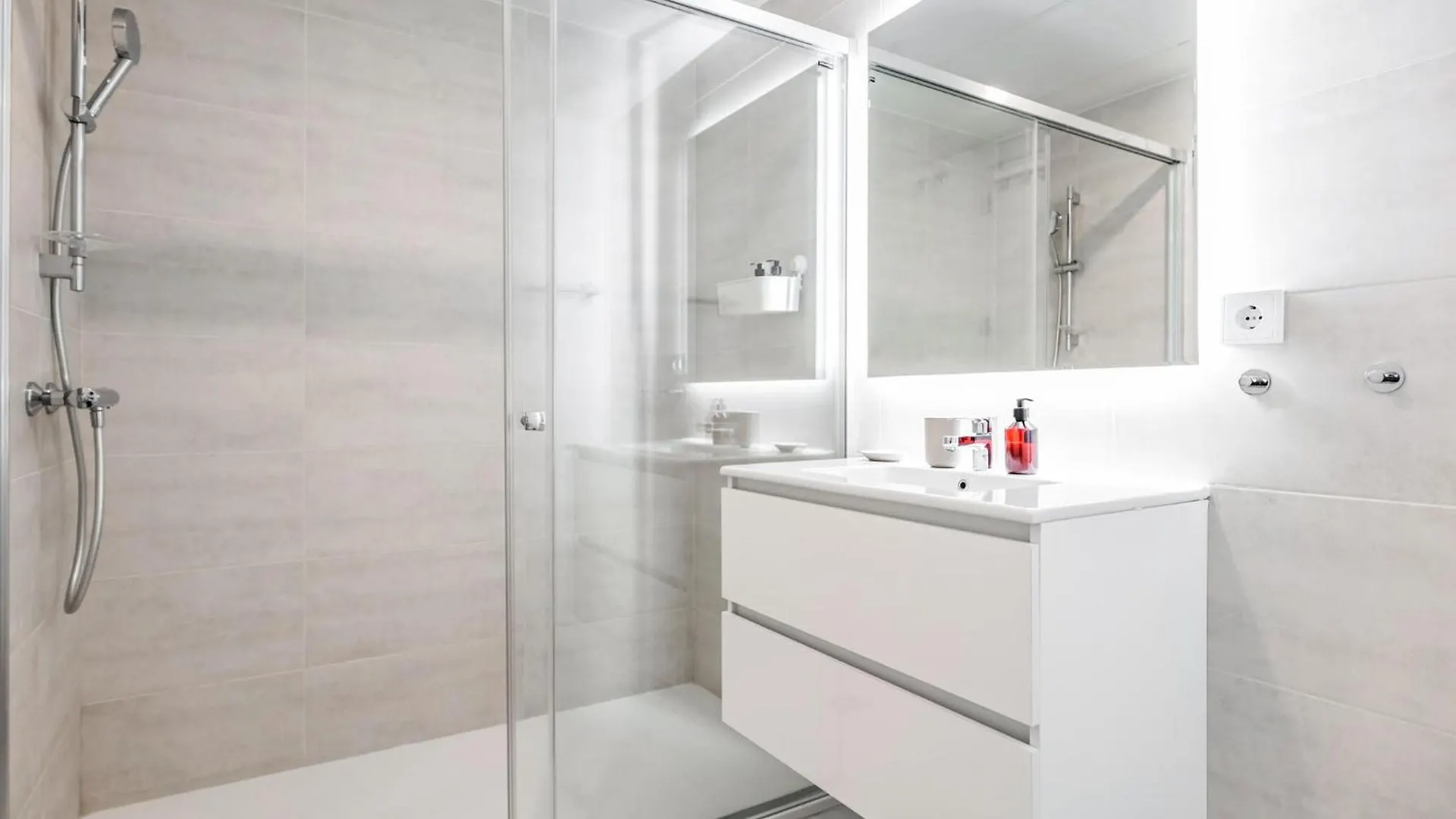 Stunning Apartment In Estepona With Wifi