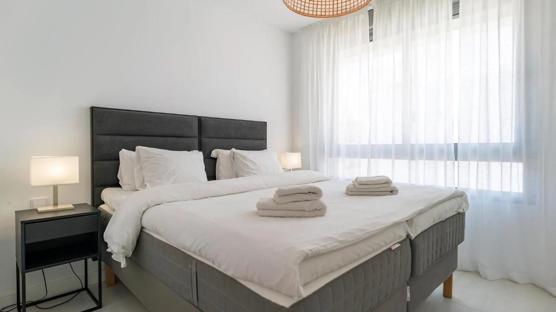 Stunning Apartment In Estepona With Wifi 0*,